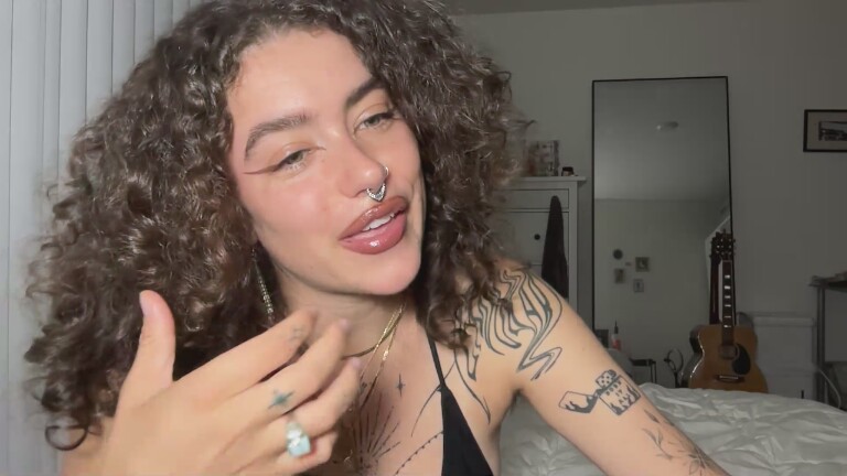 Velvette_Peach's Streamate show and profile