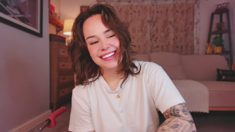 Aerin's Streamate show and profile